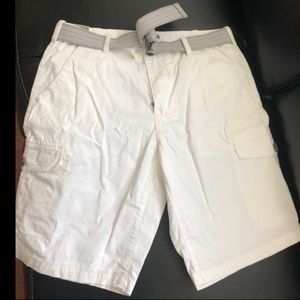 Express Classic Fit at the knee Men’s Cargo shorts size 30 NWT!